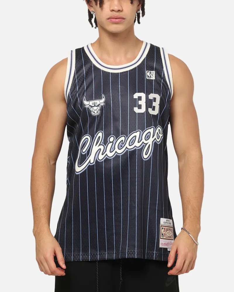 Mitchell & Ness Chicago Bulls Scottie Pippen #33 Playoff Energy Swingman Jersey Navy