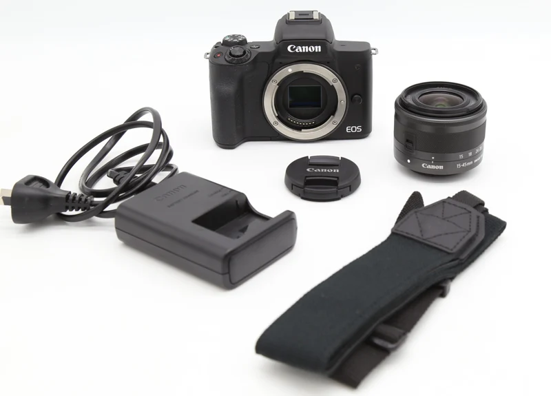 Used Canon EOS M50 w. 15-45mm Zoom S/N - 705045002990 / 256208009257