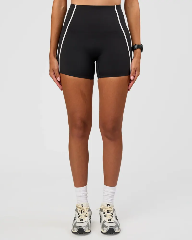 Power Ultra High-Rise 4" Short Pockets - Black