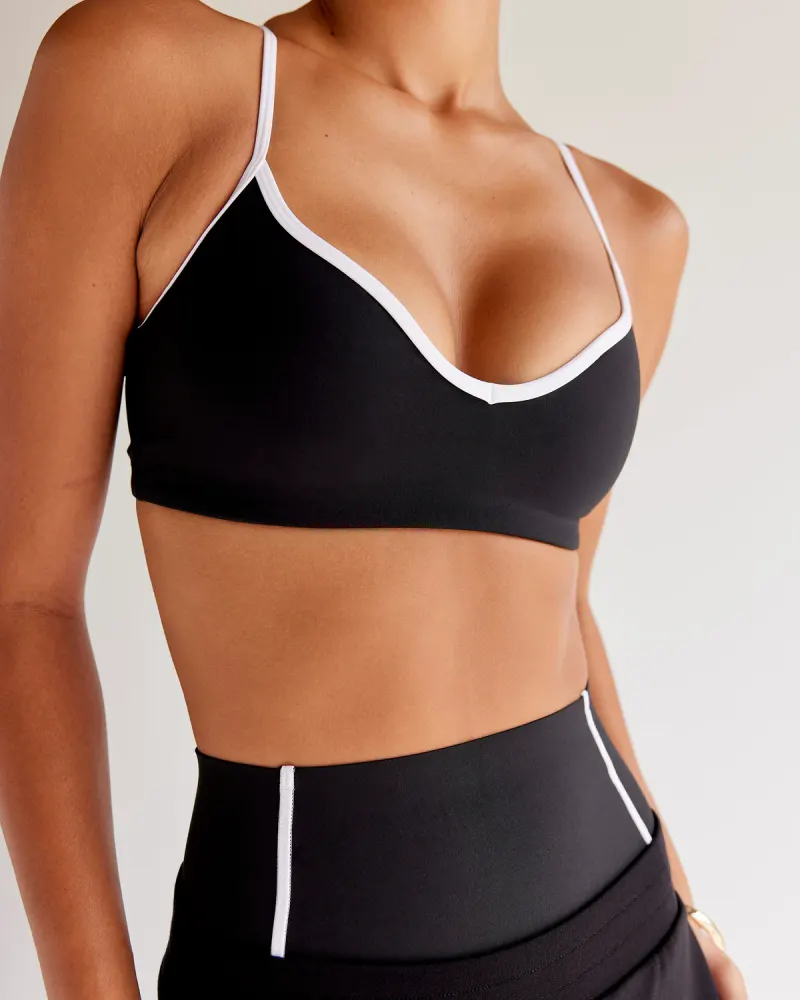 Power Sweetheart Sports Bra - Black