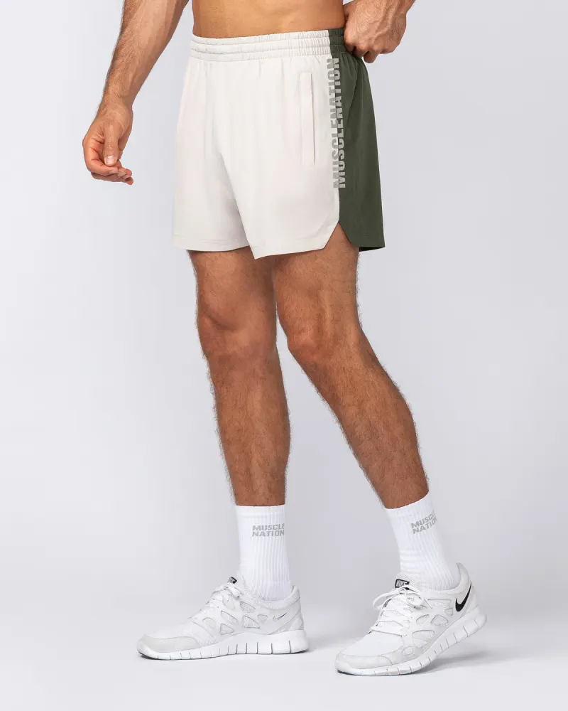 Stride 3.5" Shorts - Cream / Dark Khaki