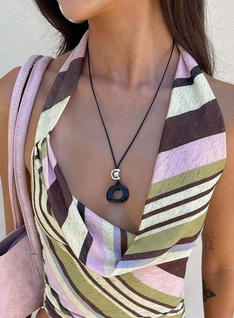 Static Romance Pendant Necklace Black