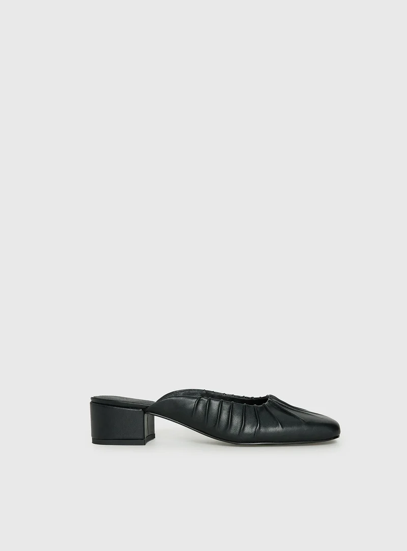 Larietta Ballet Heels Black