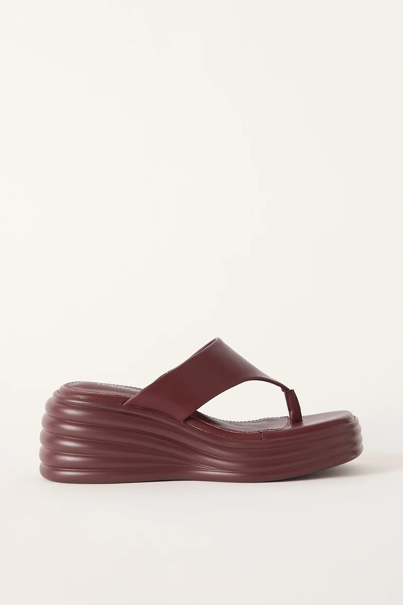 Therapy Womens Frame Wedge Thong Burgundy Exclusive
