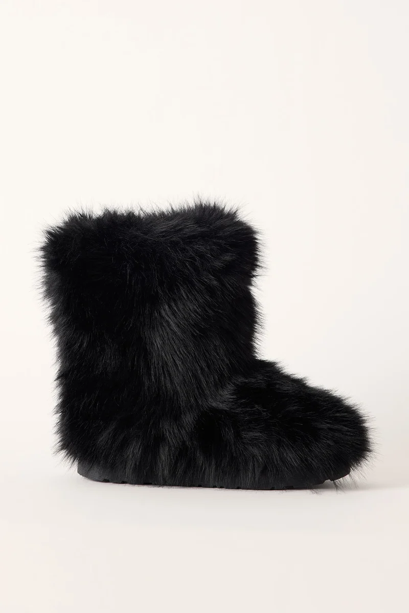 Therapy Womens VOLT FLUFFY BOOT BLACK FAUX FUR
