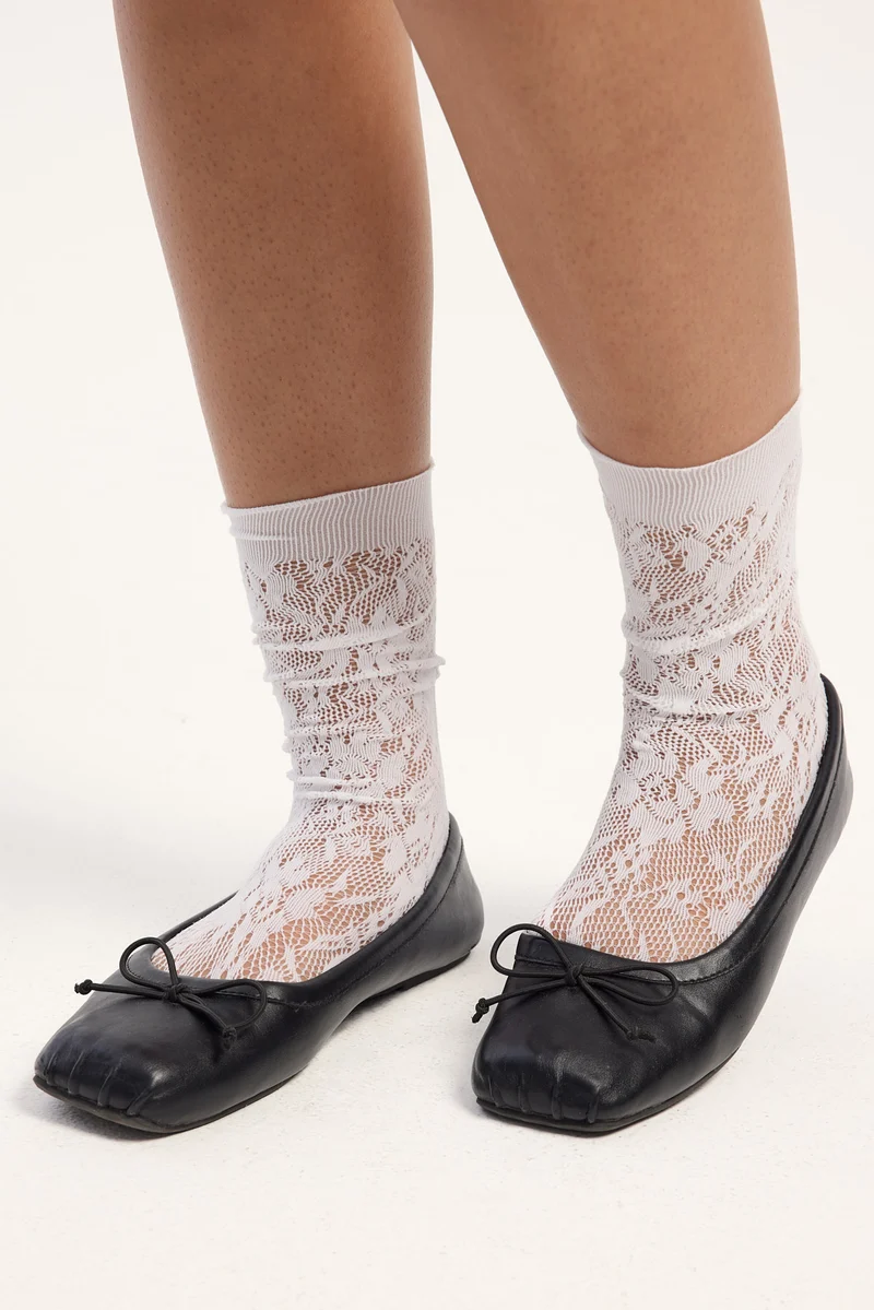 Token Lace Knee High Socks White