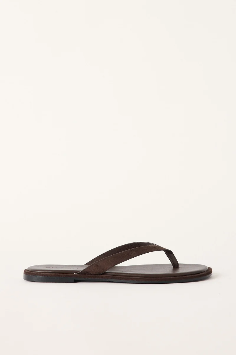 Billini Womens Beaux Suede Thong Dark Cacao Suede