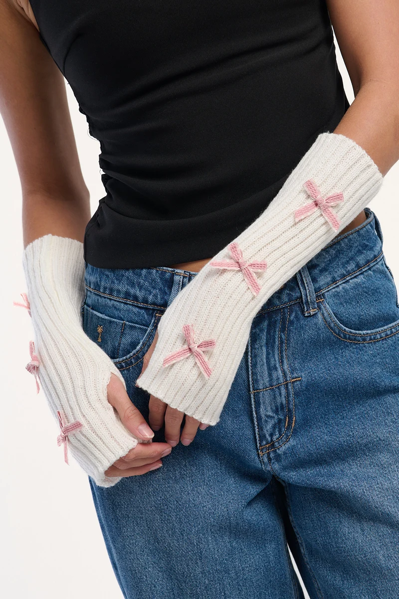 Token Bow Knit Arm Warmers Cream