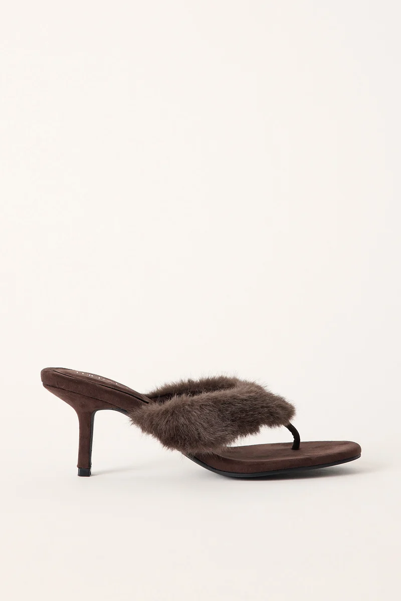 Therapy Womens Pookie Thong Heel CHOCOLATE FAUX FUR