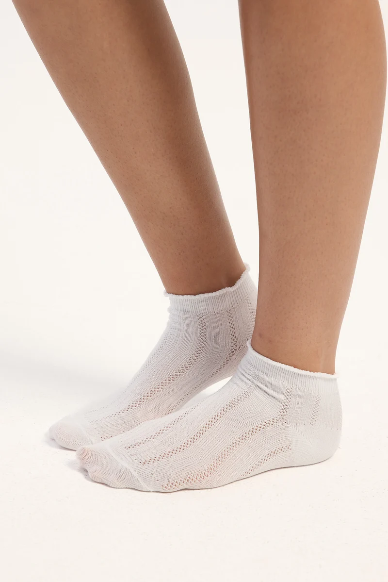 Token Adele Frilly Socks White