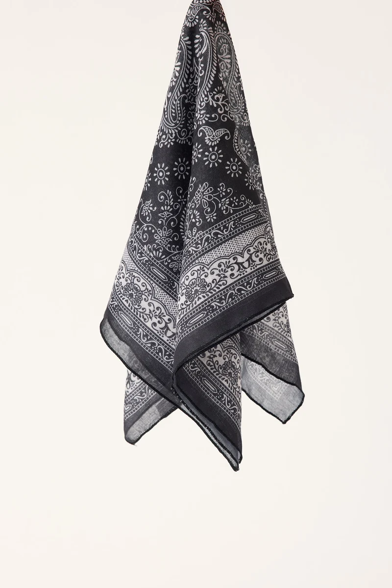 Token Paisley Bandana Black